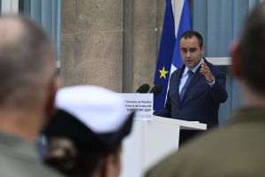 Sebastien Lecornu riscă o moţiune de cenzură din partea stângii